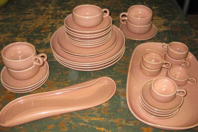 RUSSEL WRIGHT POTTERY DINNER SERVICE: Comprising: 4 dinner plates, 2 luncheon plates, 7 small plates, 5 cups, 4 saucers, 6 demitasse, 7 saucers, oblong serving tray and narrow serving dish.