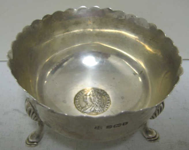 THOMAS BRADBURY & SONS, SHEFFIELD, 1911: Edwardian silver three-legged small dish with inset George II silver Sixpence coin of 1758 (21mm). 1 7/8 (H) x 3 1/4 (D) in; weight 2.1 troy ounces.