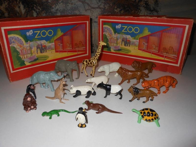 JOHILLCO ZOO ANIMAL FIGURES: Including giraffe, lions, polar bears elephants, monkeys, kangaroo, turtle and more, in two original Zoo Series boxes.