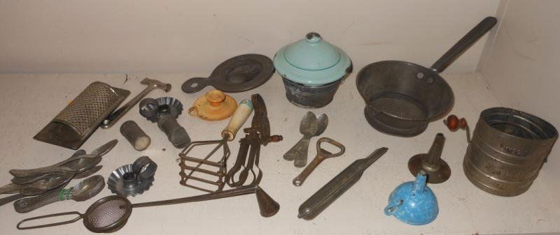 COLLECTION VINTAGE MINIATURE METAL KITCHEN ITEMS: Sifters, graters, granite ware funnel and more.