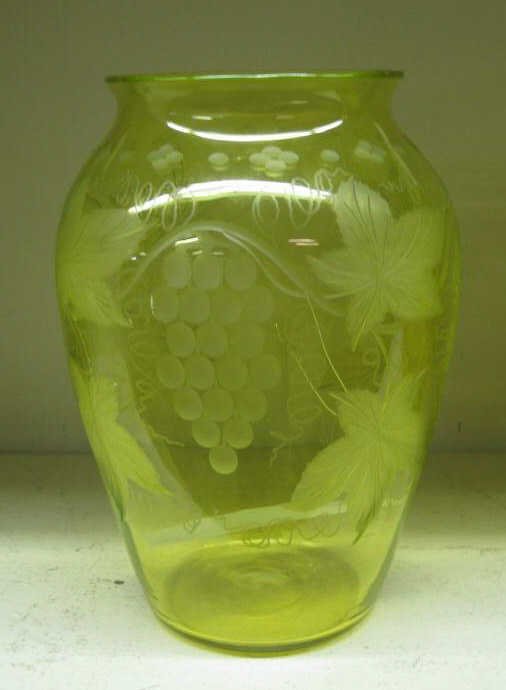 PAIRPOINT URANIUM YELLOW VASE: PAIRPOINT URANIUM YELLOW VASE