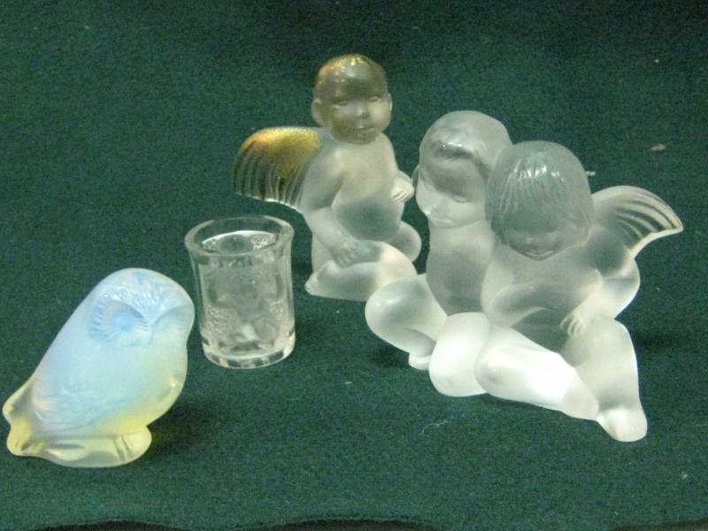 LALIQUE, FRANCE: Four glass miniature decorative pieces; Twin Angels group (3 3/8 in), Elton's "Cherubino" baby angel with gold highlights (3 1/4 in), blue opal with satin finish "Nystal Owl" (2 1/8 in) and an "Enfant
