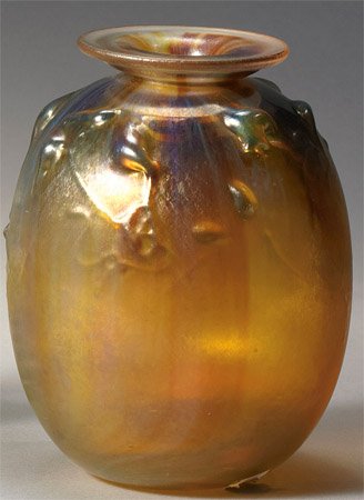 KENT F. IPSEN, AMERICAN (B. 1933): Amber gold iridescent blown glass vase, ovoid with wide rimmed lip, applied abstract trailing decoration, signed, 20th century. Height 6 3/8 in.