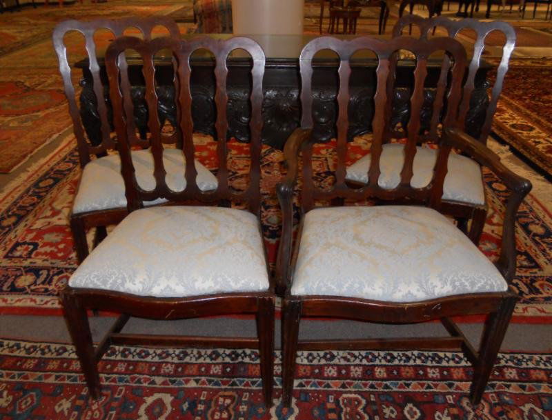FOUR ANTIQUE ENGLISH SPILLMAN DINING CHAIRS: The set with undulating vertical splats with conforming stiles on tapering square front legs, early 20th century. Height: 38, width: 24 1/2 inches