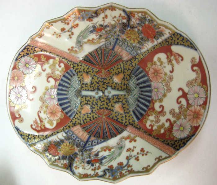 IMARI EARTHENWARE PLATE: 19th century hand-painted oval form platter with scalloped edged depicting fans, birds, and flowers. 10 x 12 inches