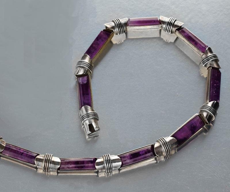 VINTAGE AMETHYST NECKLACE, ANTONIO PINEDA, TAXCO: Sterling silver ribbed links connecting polished cylindrical amethyst stones measuring 7/8 inch each. Crown hallmarked 970. 16 inches. 81.5 grams.