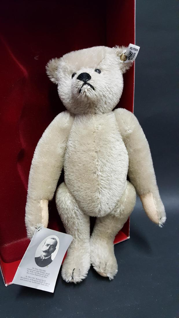 Steiff Bear in Box (1 of 7)