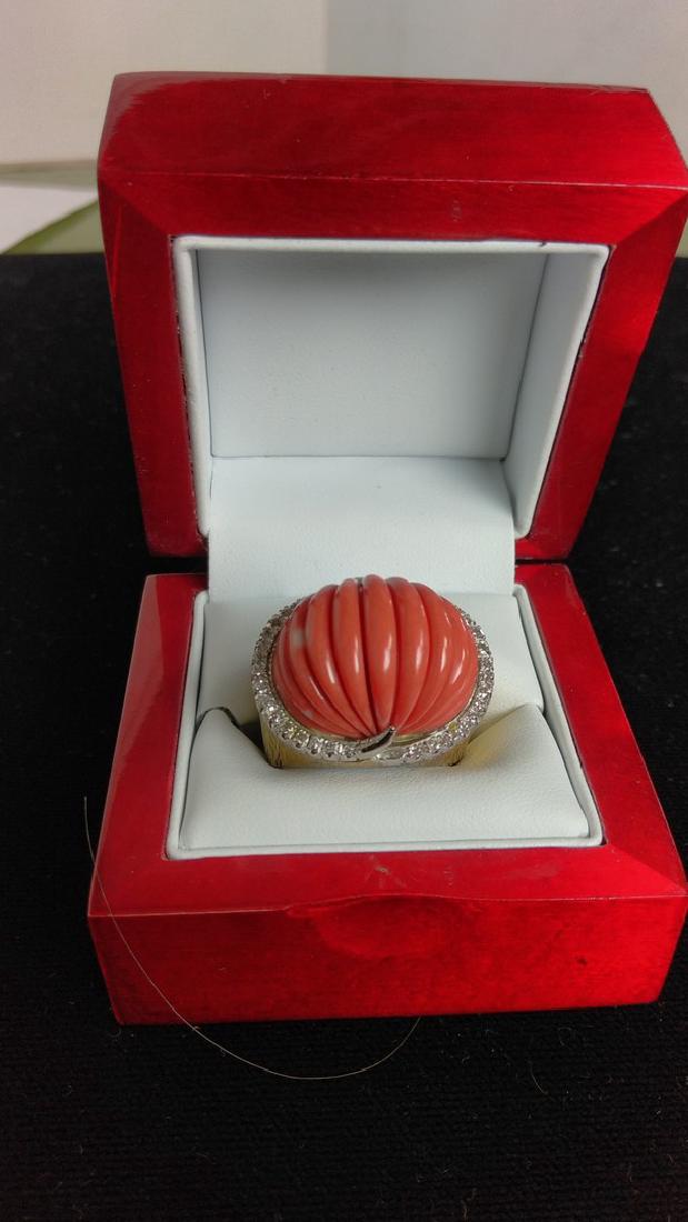 Vintage Coral and Diamond Ring 14kt 26.5gr (1 of 5)