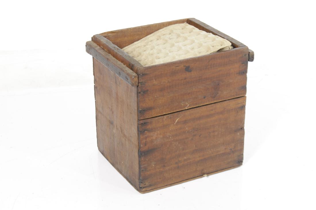 Vintage Egg Box (1 of 5)