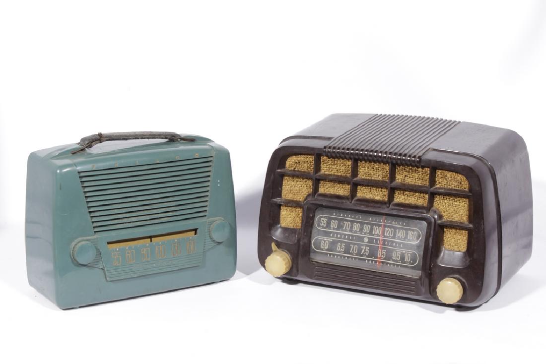 Lot of Two Vintage Radios (1 of 6)