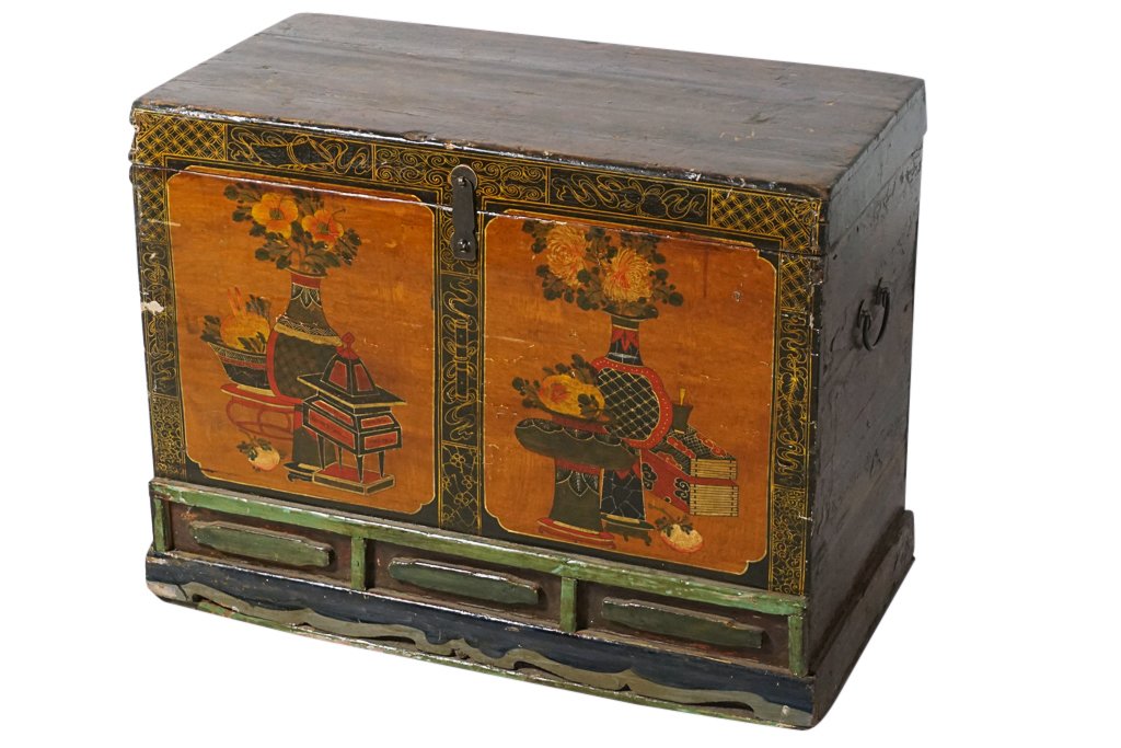 19th c Chinese Chest: With painted decoration. Lift up top and side bail handles for carrying Used condition 23.5" x 30" x 16.5
