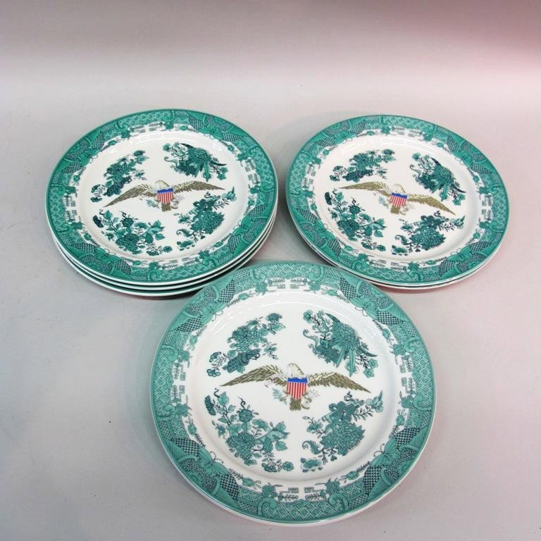 MOTTAHEDAH "CANDLELIGHT" INAUGURAL PLATES:: Set of 8 plates commissioned by Mottahedeh for Ronald Reagan's 1981 inaugural dinner. The pattern is a reproduction of the 18th Century Chinese Fitzhugh pattern export with Diplomatic Eagle in center.