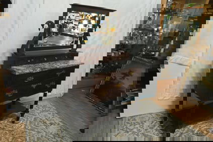 GXG224 19th Century Finely Carved Mahogany Dressing Stand