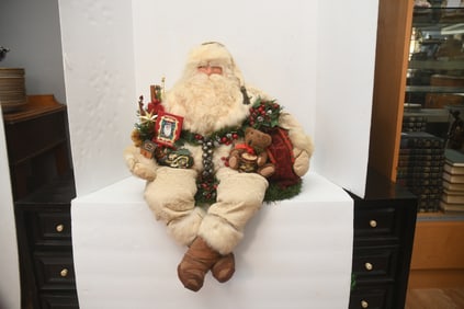 GXG289 Brian Kidwell Sculpture Large Seated Figure Santa Clause