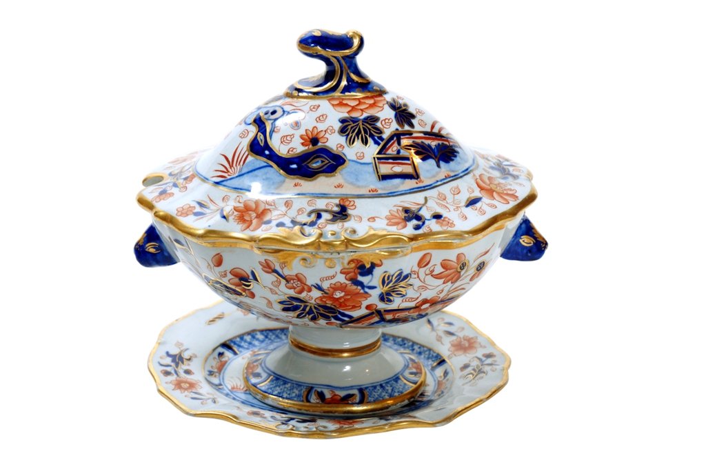 ANTIQUE ENGLISH PORCELAIN IMARI TUREEN:: A small lidded tureen with under plate, all decorated in imari palette with gilt accents, and having blue goats head handles. Unmarked. Very good condition. 7.25"H X 7.5"W