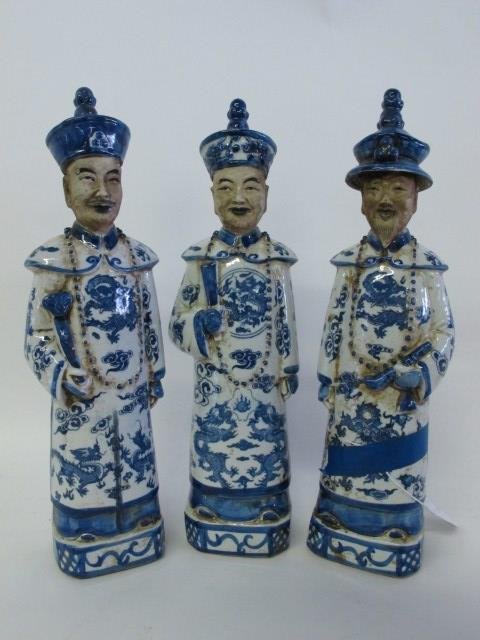 CHINESE EXPORT SET 3 SMALL CHIMNEY VASES: Late Chien Lung early 19th Century. Garniture de Cheminee with scrolls in under glaze blue panels of mandarins.
