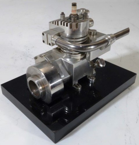 MODEL GAS ENGINE: Hand machined and constructed by Carl Roby to scale from aluminum, Single cylinder with spark plug, Black lacquer base. 3 1/2" H X 4 3/4"W X 3 1/4" Excellent condition.