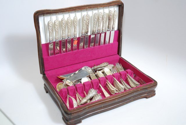 STIEFF STERLING SILVER FLATWARE ROSE PATTERN: Partial Set in Case: 13 knifes (one broken) 10 Dinner Forks 5 Salad Forks 13 Teaspoons 8 Soup Spoons Pair Tongs 4 Serving Spoons Soup Ladle Serving Fork Wood Salad Set Carving Knife and Fork Cake Serv