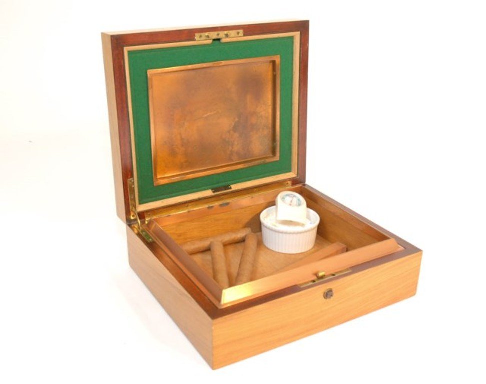 DUNHILL HUMIDOR: Light wood Humidor fitted interior tray. 4 1/2" H X 12 1/4 W X 10 1/4" D Note: Minor scratch to lid