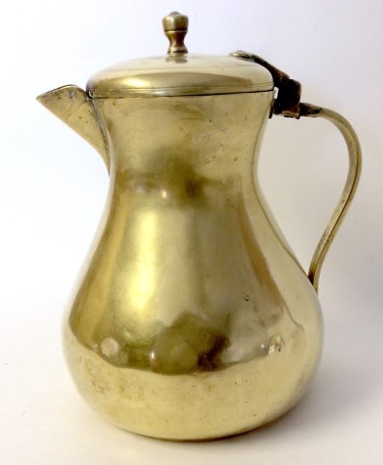 Early Brass Ewer: A 17th/18th Century Dutch brass lidded pot having a knob finial and copper rivets to hinged single handle. Provenance: Jonathan Trace Antiques, Portsmouth, New Hampshire. Provenance: A fine upper west
