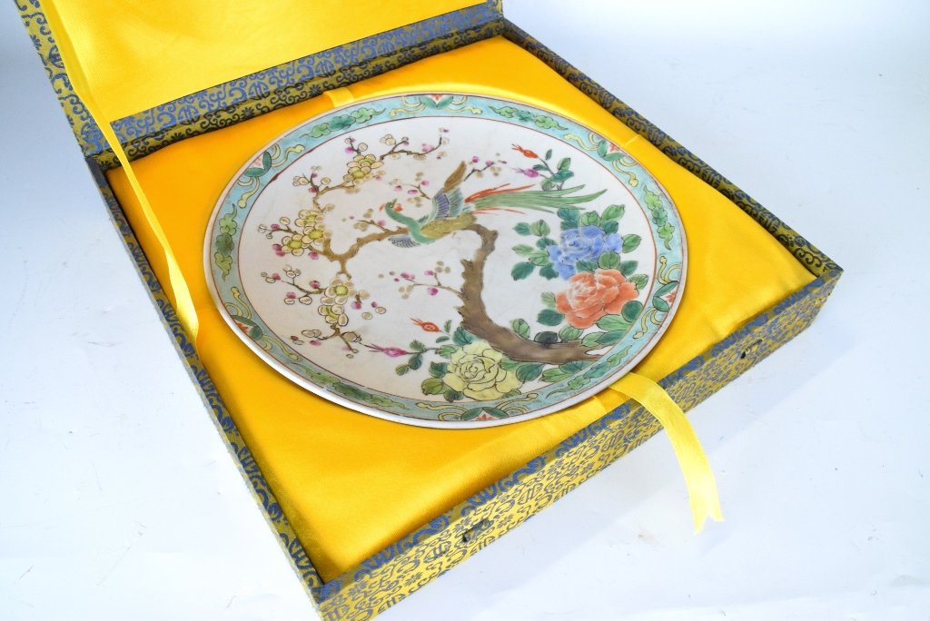 Famille Rose Charger: Chinese hand painted Famille Rose enameled charger. Depicts Phoenix bird in tree with flowers. Includes fitted presentation box. bearing marks of late Ming to Early Qing dynasty period. Measures 1.375