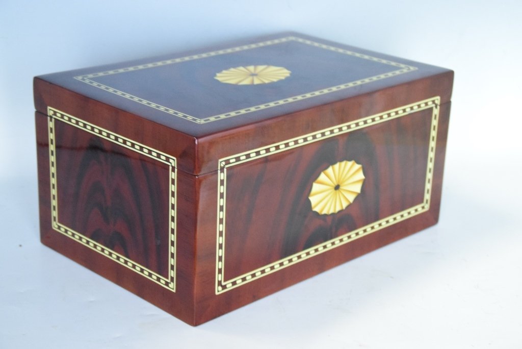 Lacquered Humidor (1 of 8)