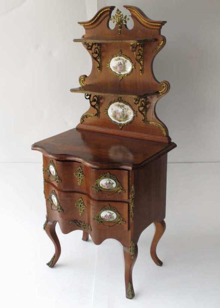 French Plate Cabinet with Serpentine Front (1 of 10)