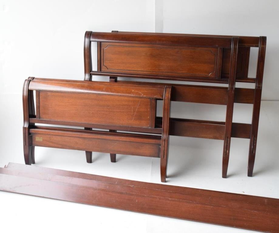Pair of Mahogany Twin Beds (1 of 8)