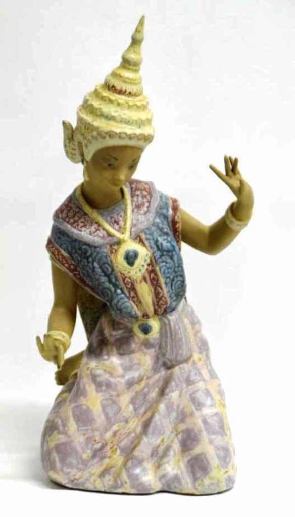 Lladro Figurine Thai Woman (1 of 10)