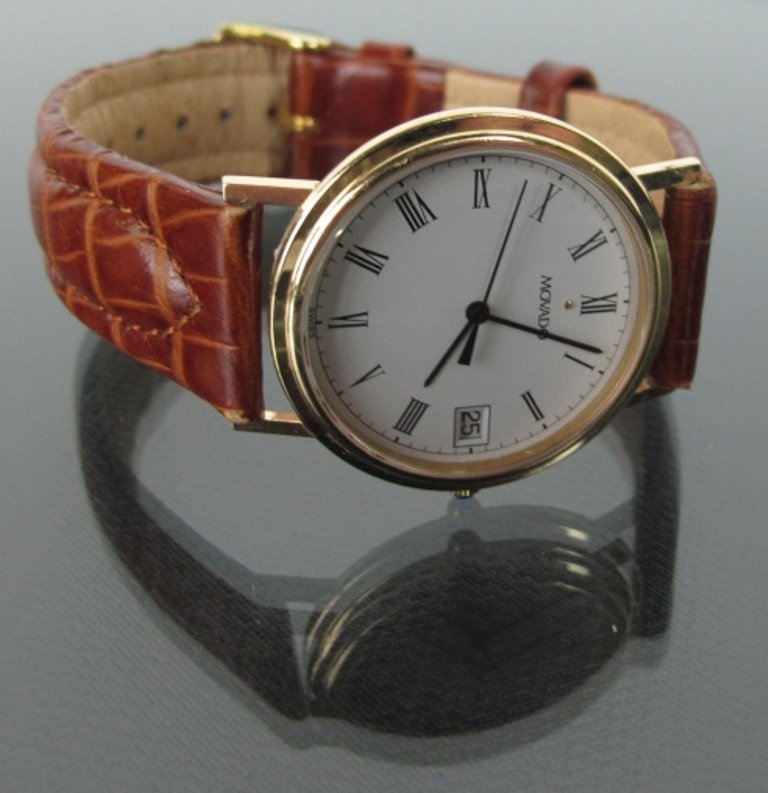 Gents 14K Yellow Gold Movado: Gent's 14 karat yellow gold Movado quartz watch, with date and gold markers on a round white dial, Sapphire crystal and tan alligator leather strap, includes a 14 karat yellow gold clasp, article weig