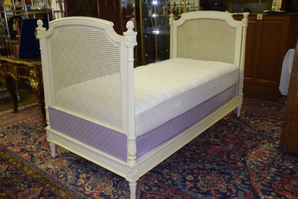 Louis XVI Style Day Bed (1 of 6)