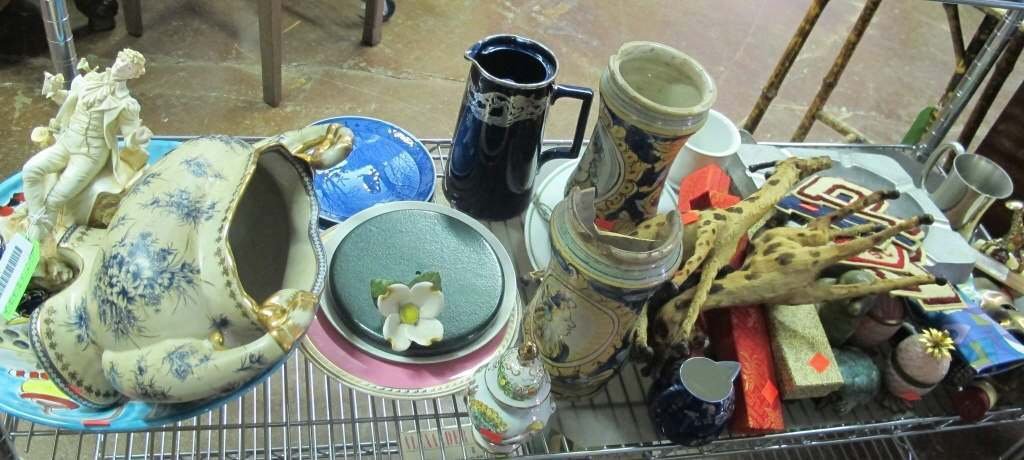 Large Group Lot Ceramic and Decorative Items (1 of 6)