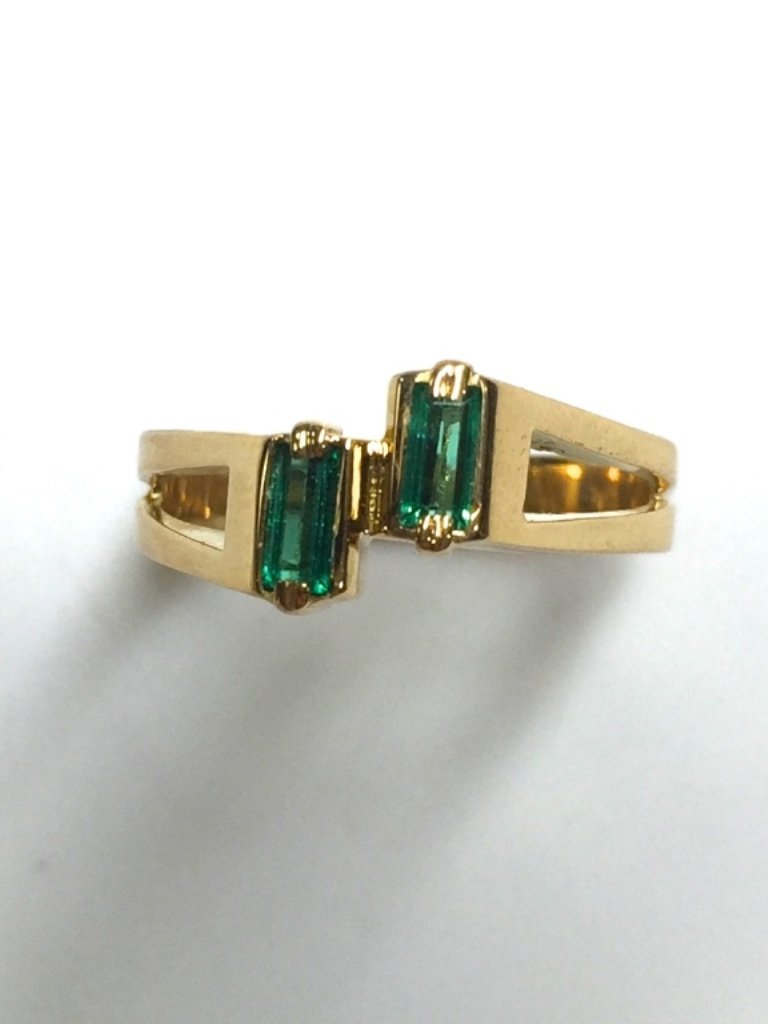 18K Yellow Gold Emerald Ring (1 of 4)