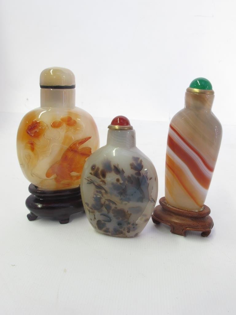 Three Chinese Agate Snuff Bottles (1 of 8)