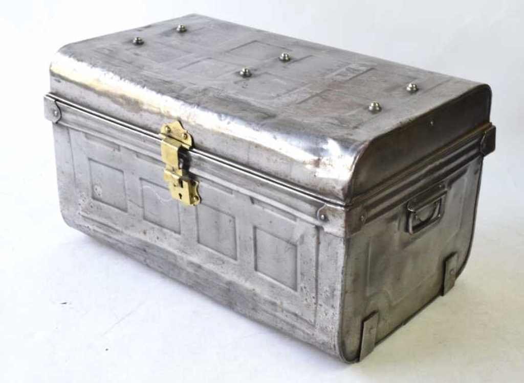 Tin Travel Trunk (1 of 8)
