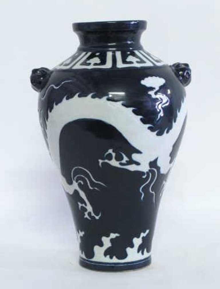 Chinese Lei Dragon Vase (1 of 9)