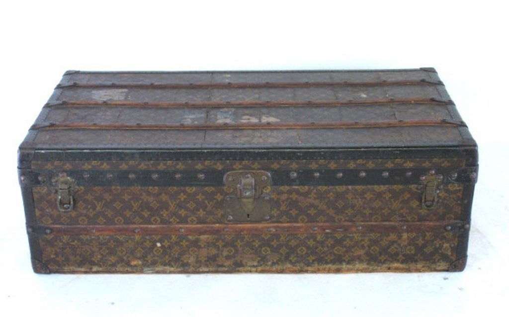 Antique Louis Vuitton Trunk: Early 1920s Classic design Louis Vuitton trunk 12.5" H x 40" W x 21" D wear due to age & use Dimensions:12.5" H x 40" W x 21" D