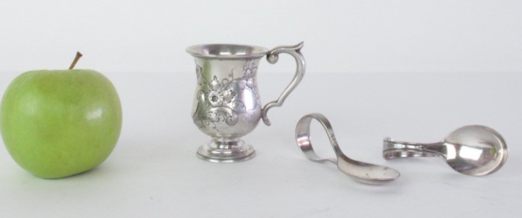 Group Sterling silver Childs Spoons & Cup (1 of 6)