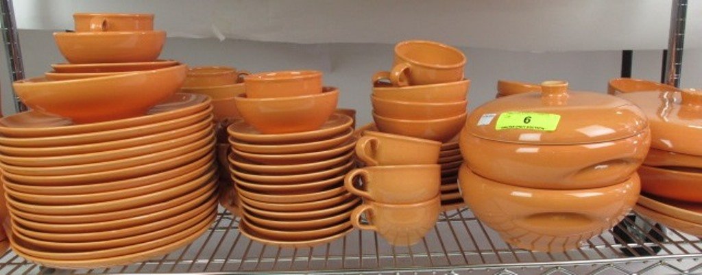 104 Pieces Iroquois Casual China Russel Wright: Cantaloupe color. Consisting of: Large serving dish, 3 oval serving platters, butter dish with lid, 3 serving bowl, lidded serving bowl, lidded sugar bowl, 2 creamers, 2 sugar bowls, 21 saucers, 13 cu