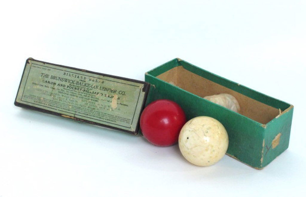 Two Vintage Billiard Balls (1 of 6)