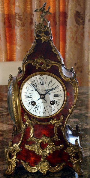Antique French Clock Tortoise Shell Ormolu 19th C: Elegant antique French tortoise shell and ormolu clock from the late 1800s. Keeps great time. In good working order. Dimensions: 14" high X 7.25" wide X 4.25" deep.