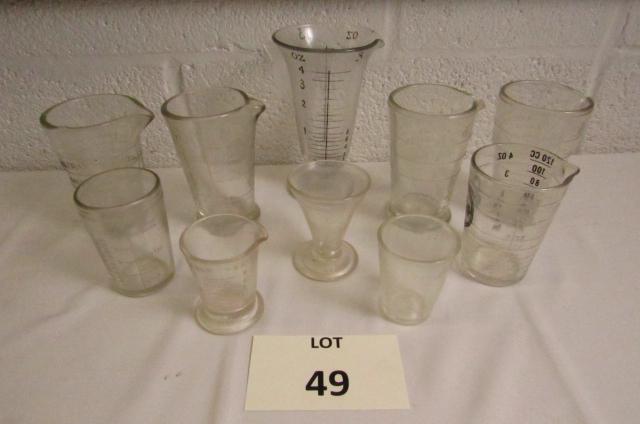(10) Pieces of Chemistry Laboratory Beakers: (10) Pieces of Chemistry Laboratory Beakers and Measures Including Kodak Items