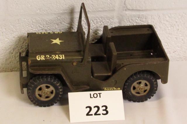 Vintage Tonka GR 2-2431 Army Jeep Toy: Vintage Tonka GR 2-2431 Army Jeep Toy