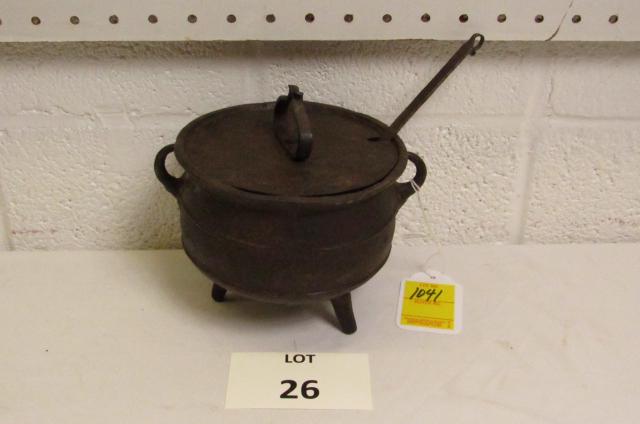 Fireplace pot: cast iron fireplace pot with lid and forged ladle, Measures 7" h x 6" dia