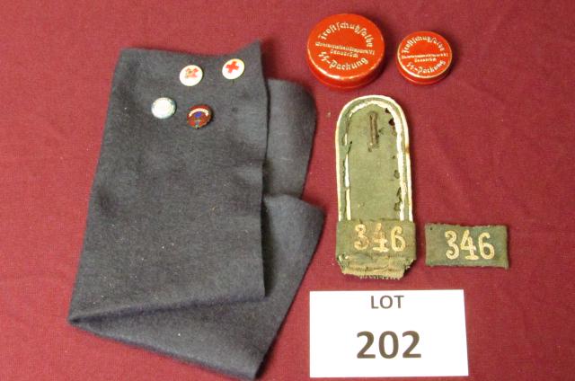 Tray lot of WWII-era items. Military and others: Tray lot of WWII-era items. Military and others **Disclaimer**: Given COVID-19 restrictions and the influx of replicas on the market, we are unable to authenticate some of the German Nazi items listed