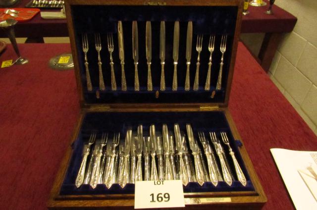 Roberts & Belk, Sheffield silver plate fish set.: Exquisite Edmond Johnson Ltd Dublin, Ireland service for 24 fish set with 24 forks and knives, all hallmarked. Made by Roberts & Belk, Sheffield, England circa 1890. In two tier walnut wood case with 