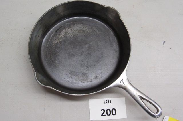 #7 Griswold cast iron skillet (1 of 3)