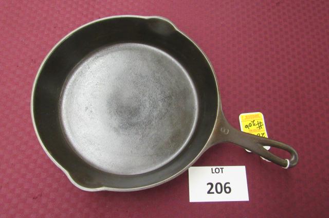 #8 Wagner Ware cast iron skillet (1 of 3)