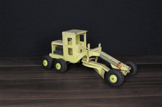 Vintage Marx toy "Power Grader". (1 of 3)