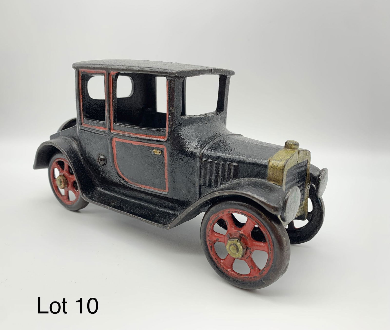 Vintage Cast Iron Ford Model T Toy Car (1 of 5)